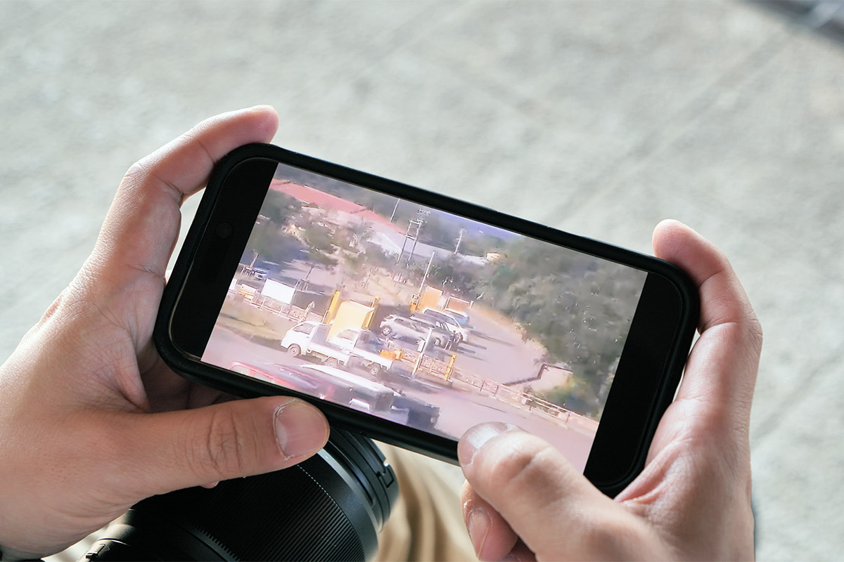 観光事業者や観光客はスマホやタブレットからカメラ映像を確認することができる